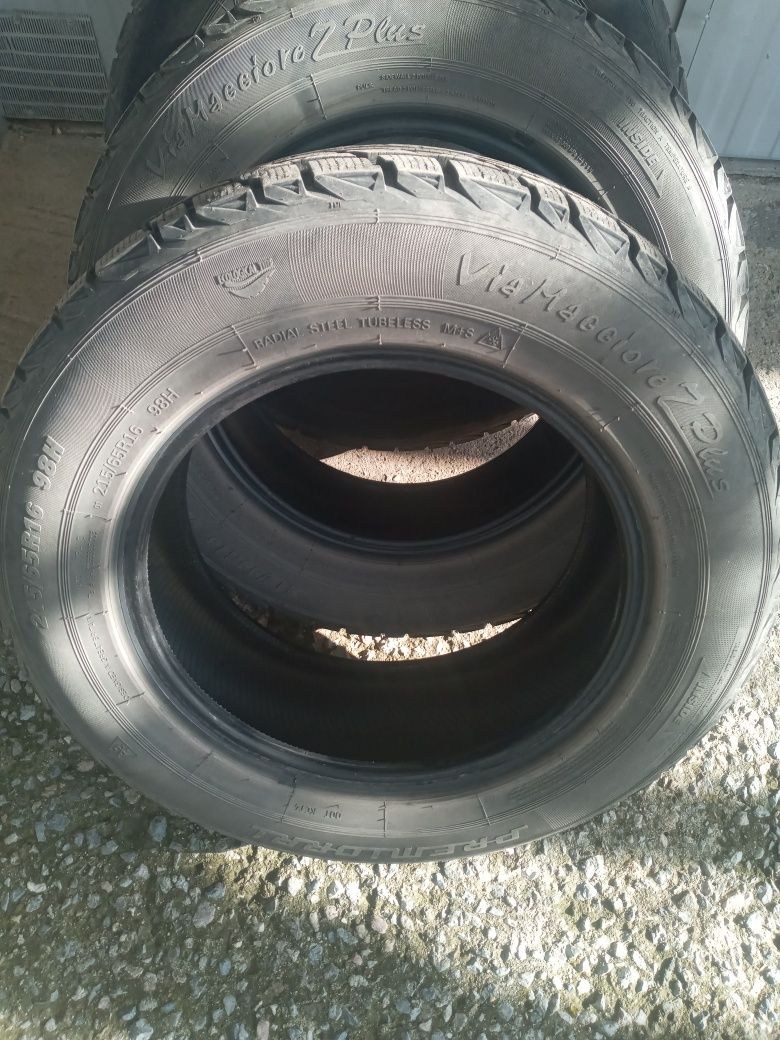 Продавам зимни гуми с размери 215/65 R16.