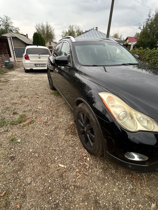 Vând Infiniti 3.5 benzină