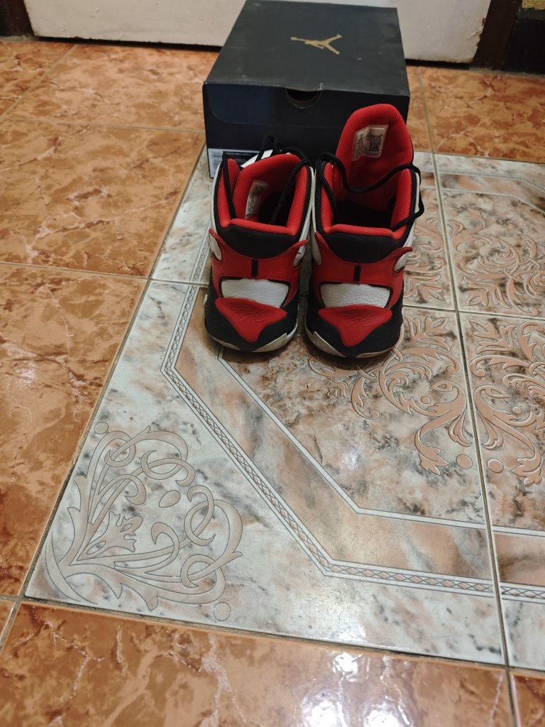 Обувки Jordan max aura 4