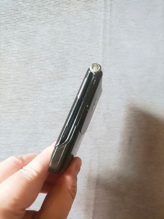 Motorola v3 cu încărcător ( decodat, stare foarte buna)