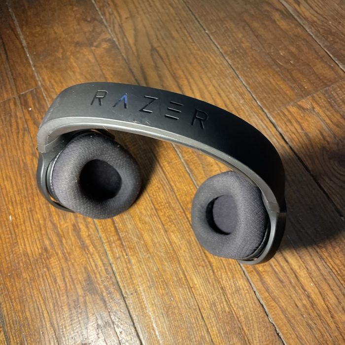 Casti razer cu fir in stare perfecta de functionare