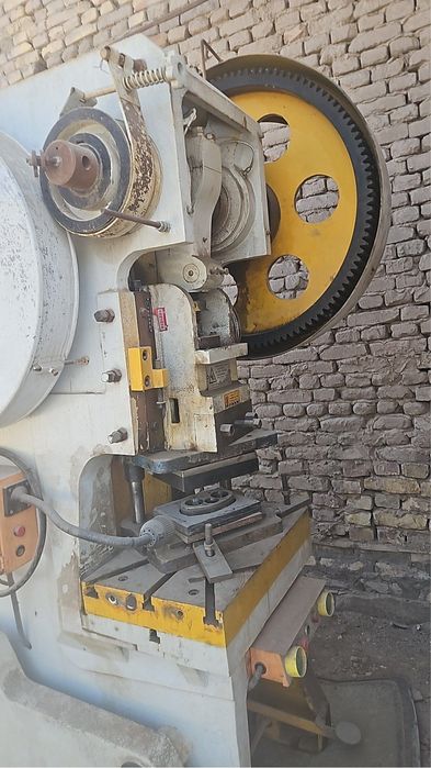 Press stanok sotiladi