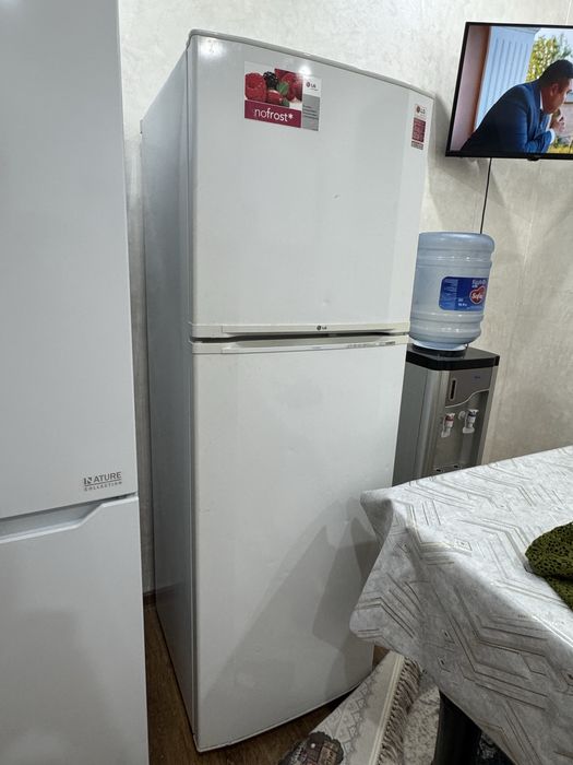 LG тоңазытқыш сатылады (істеп тұр, ішінде полкасы жоқ)