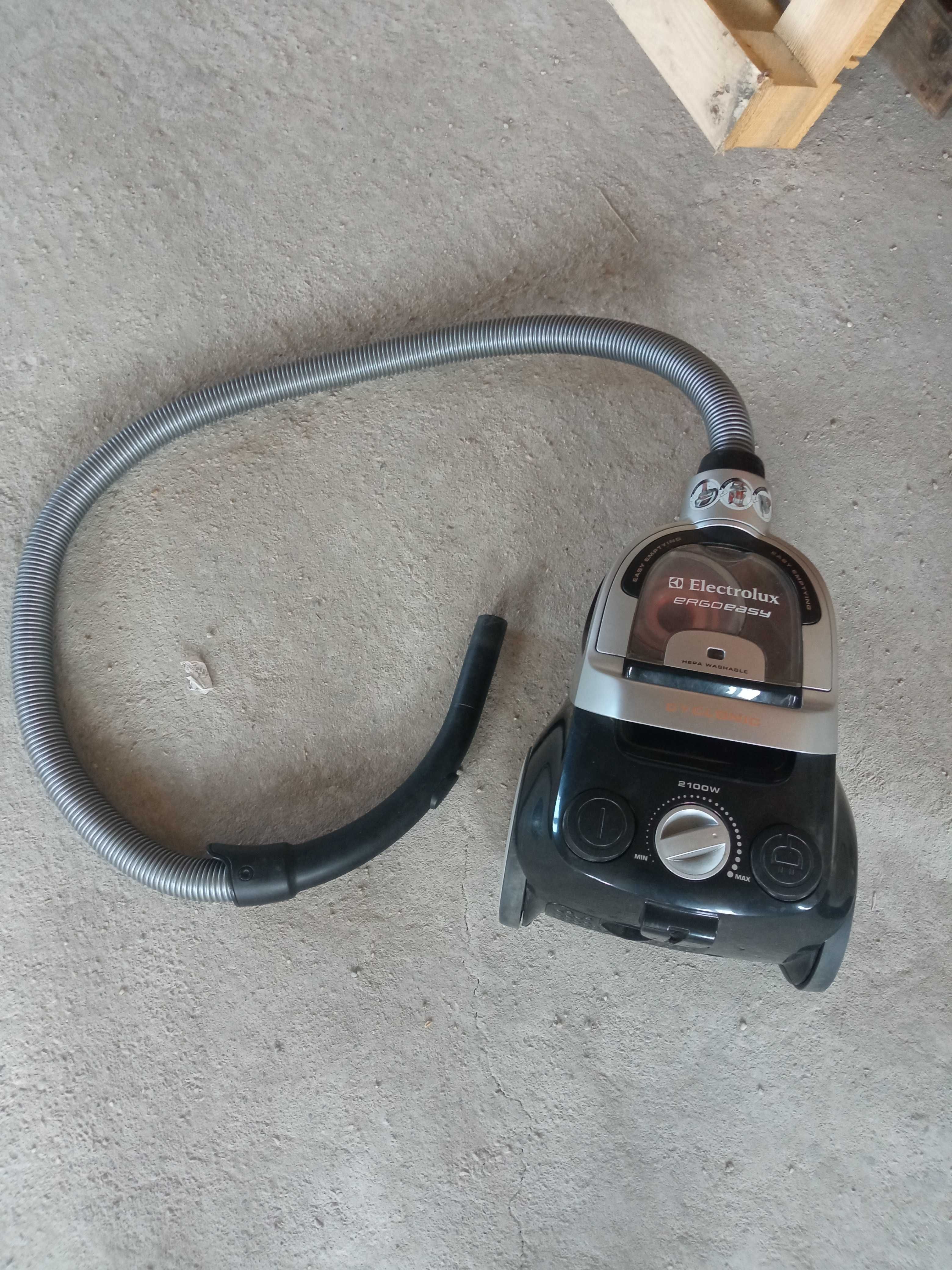 Vând aspirator Electrolux Ergo Easy fără sac