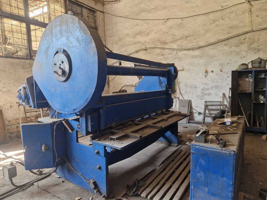 Гильотина для резки металлов