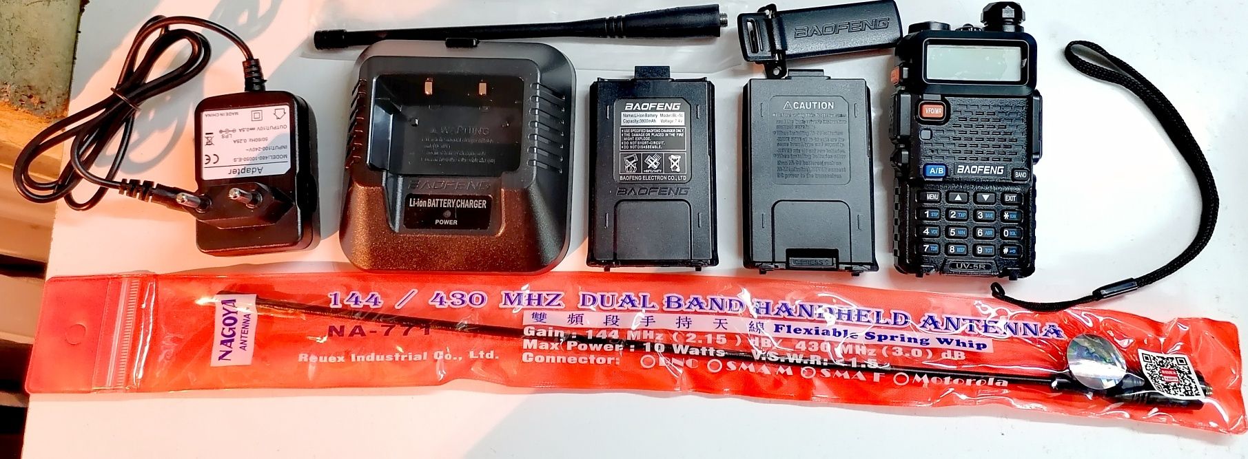 Радиостанция BAOFENG UV-5R с допълнителнителни антена и батерия