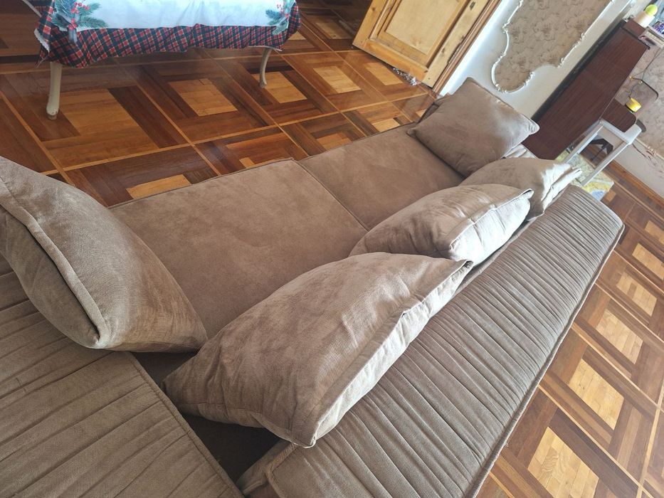 продам диван в отличном состоянии. сделанный на заказ!