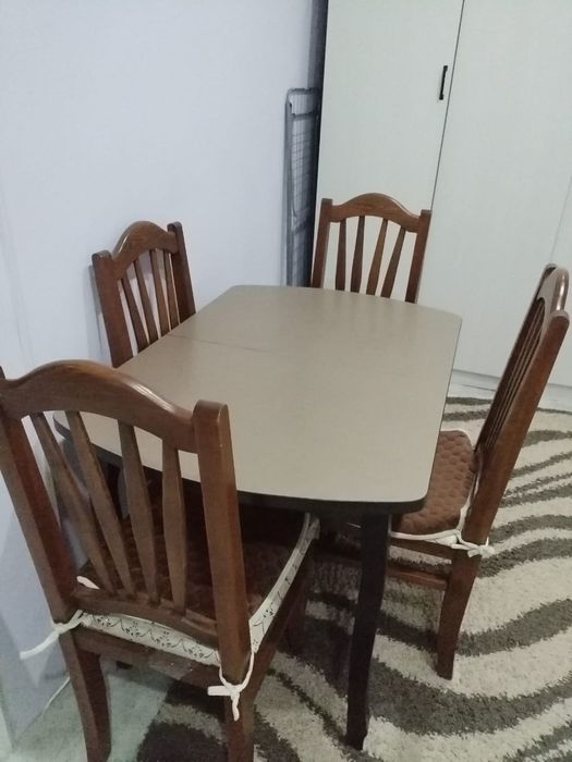 Продам стол и стулья