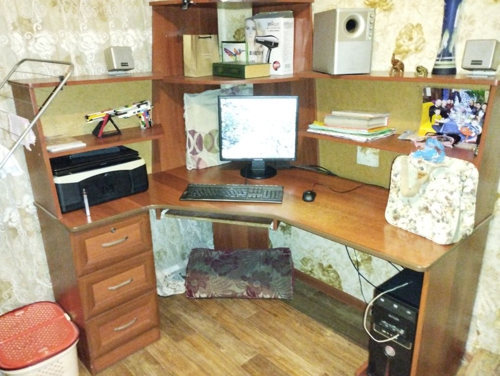Компьютерный стол