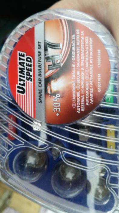 Trusa de becuri si sigurante de rezerva sigilata, bec h7, kit