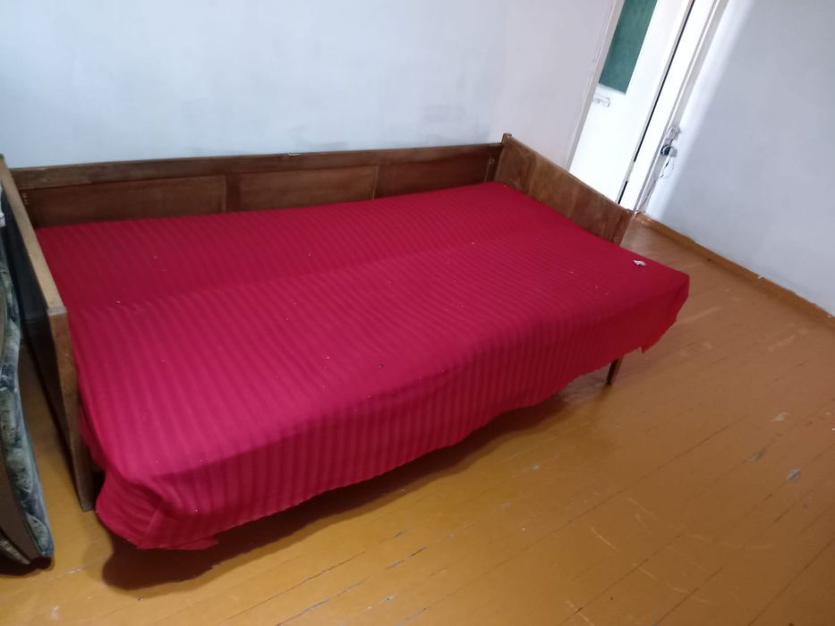 Шкафы, диваны стол дверь кресло