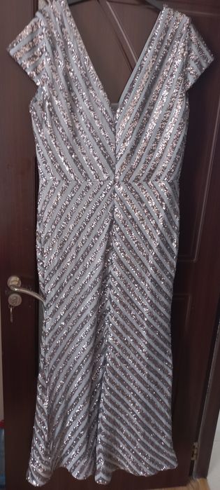 Vând rochite elegante masura 48