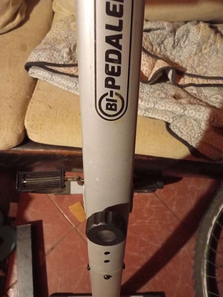 Pedaler 2в1 за тренировки на ръцете и краката