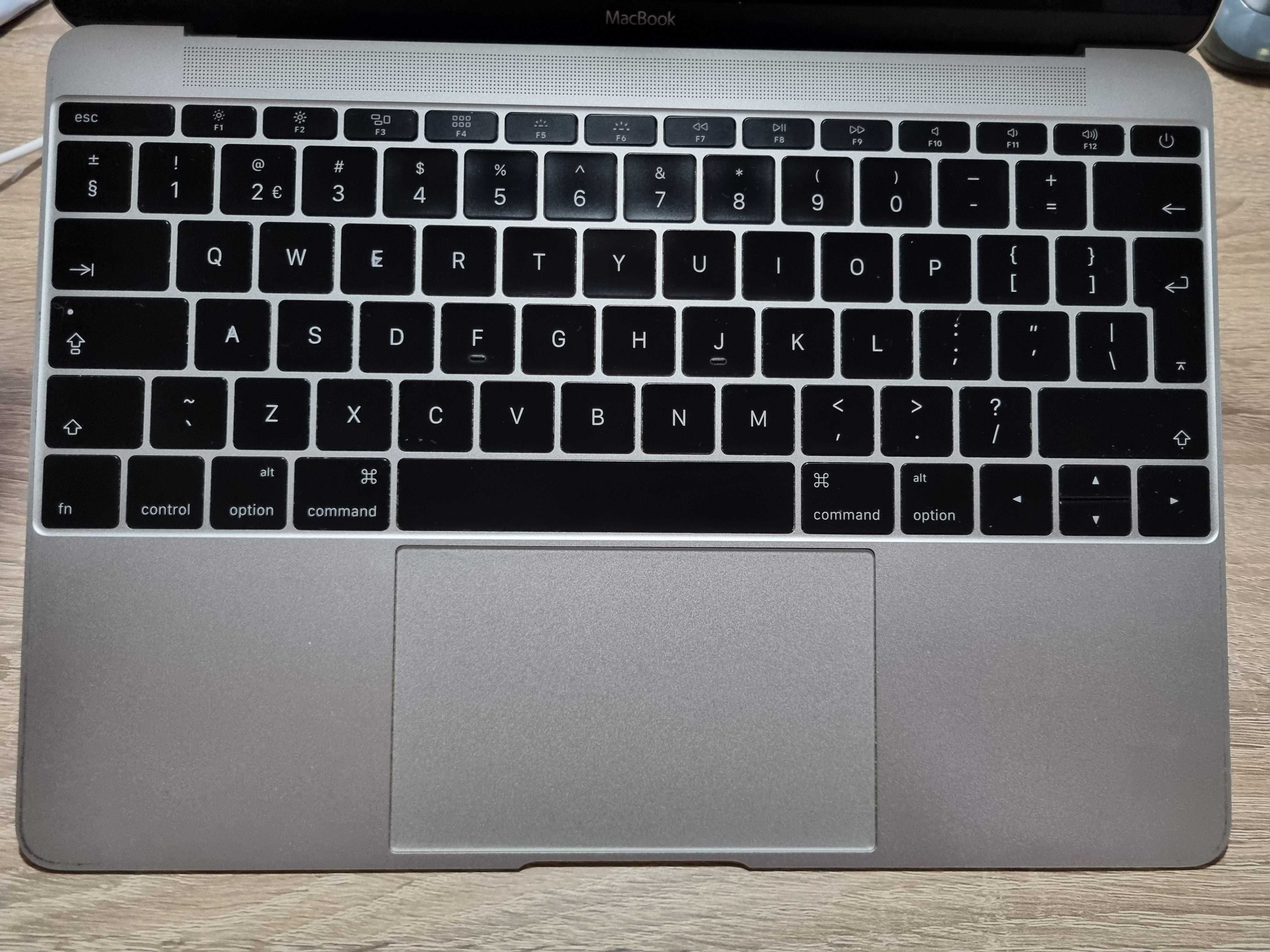 Macbook A1534 EMC 2746, an 2016 - defect- nu porneste