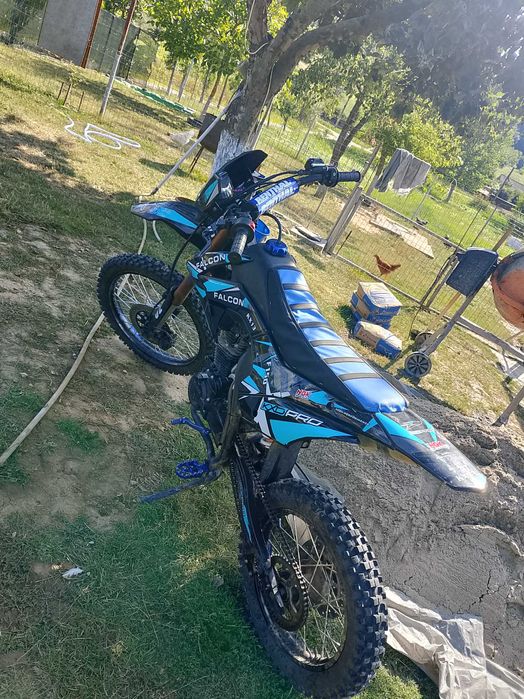 Vând motocros 150 cc