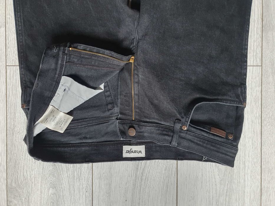 Blugi WRANGLER "Texas" (Stretch) - Marime W35 L30 (Talie 94 cm)