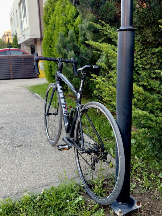 Giant Defy Advanced – Cadru Carbon, Cursieră Premium
