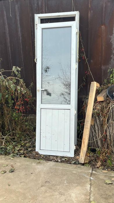 Дверь пластиковая