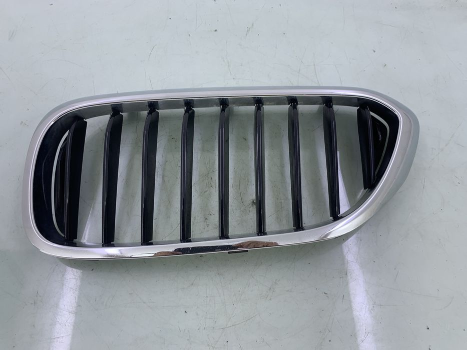 Dezmembrez Grila bara fata DREAPTA de pe BMW X3 G01 2004-2010