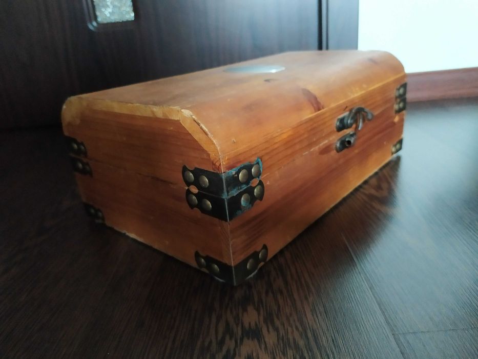 Cutie / Caseta diverse gradina etc,