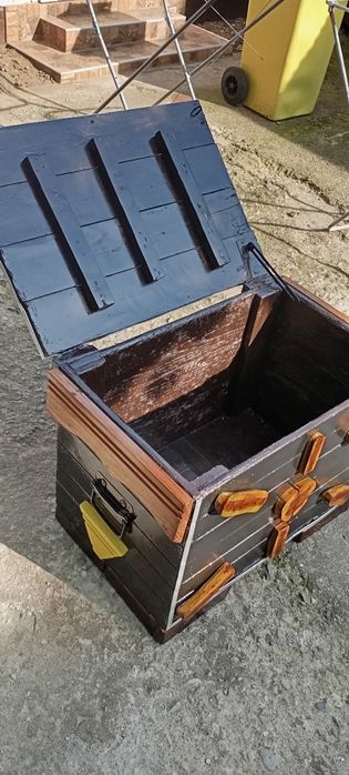 Ladă rustică din lemn