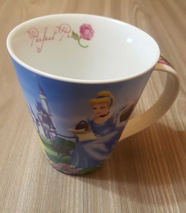 Set cu prințesele Disney cană mare și magnet