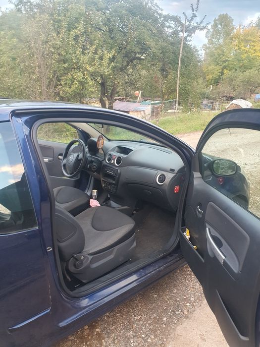 Vând Citroen C2 1,1 benzina.