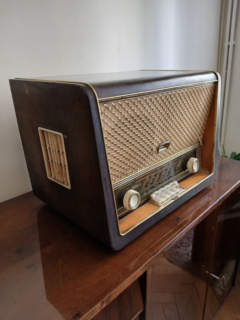 Radio cu lămpi si pick up,,Eumig,tip Phono Eumig 3D 386W,Austria 1960