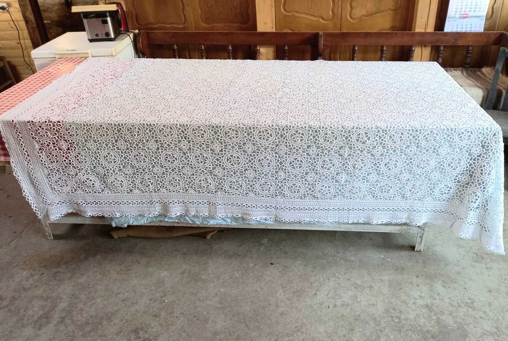 Fata de masa lucrata manual macrame ,dimensiune foarte mare