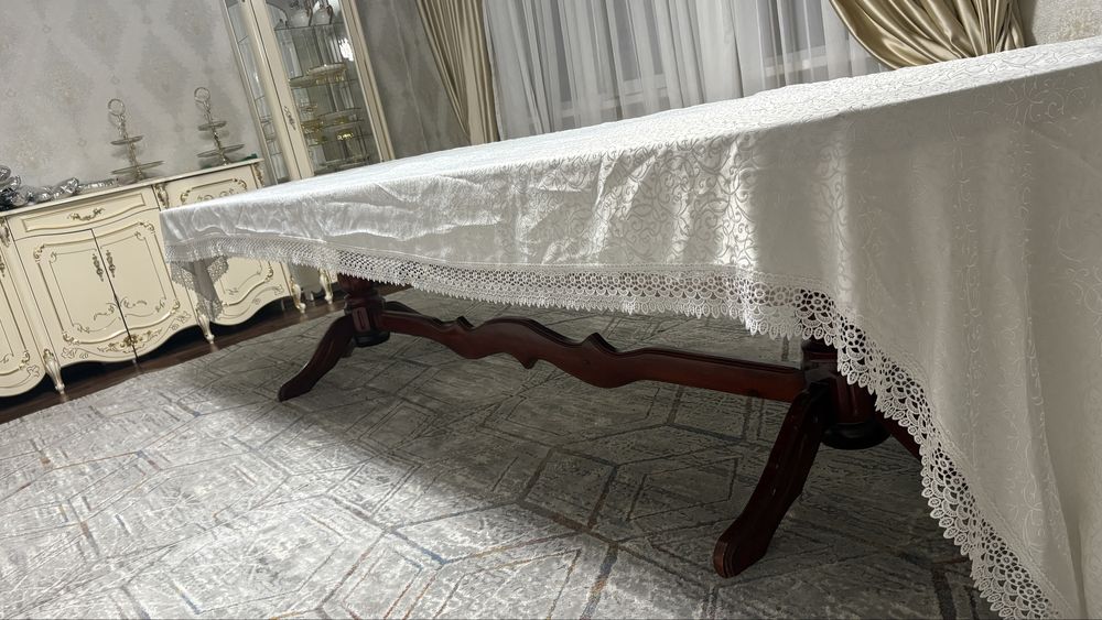 Стол для зала.