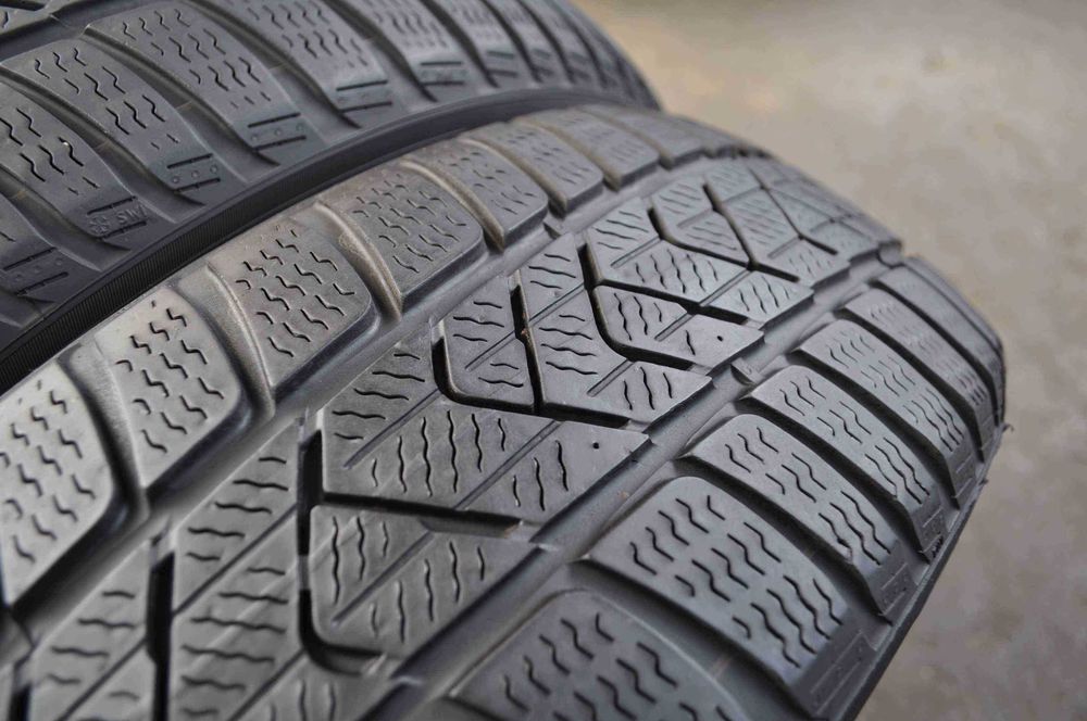 SET 2 Anvelope Iarna 205/60 R17 PIRELLI Sottozero 3 93H