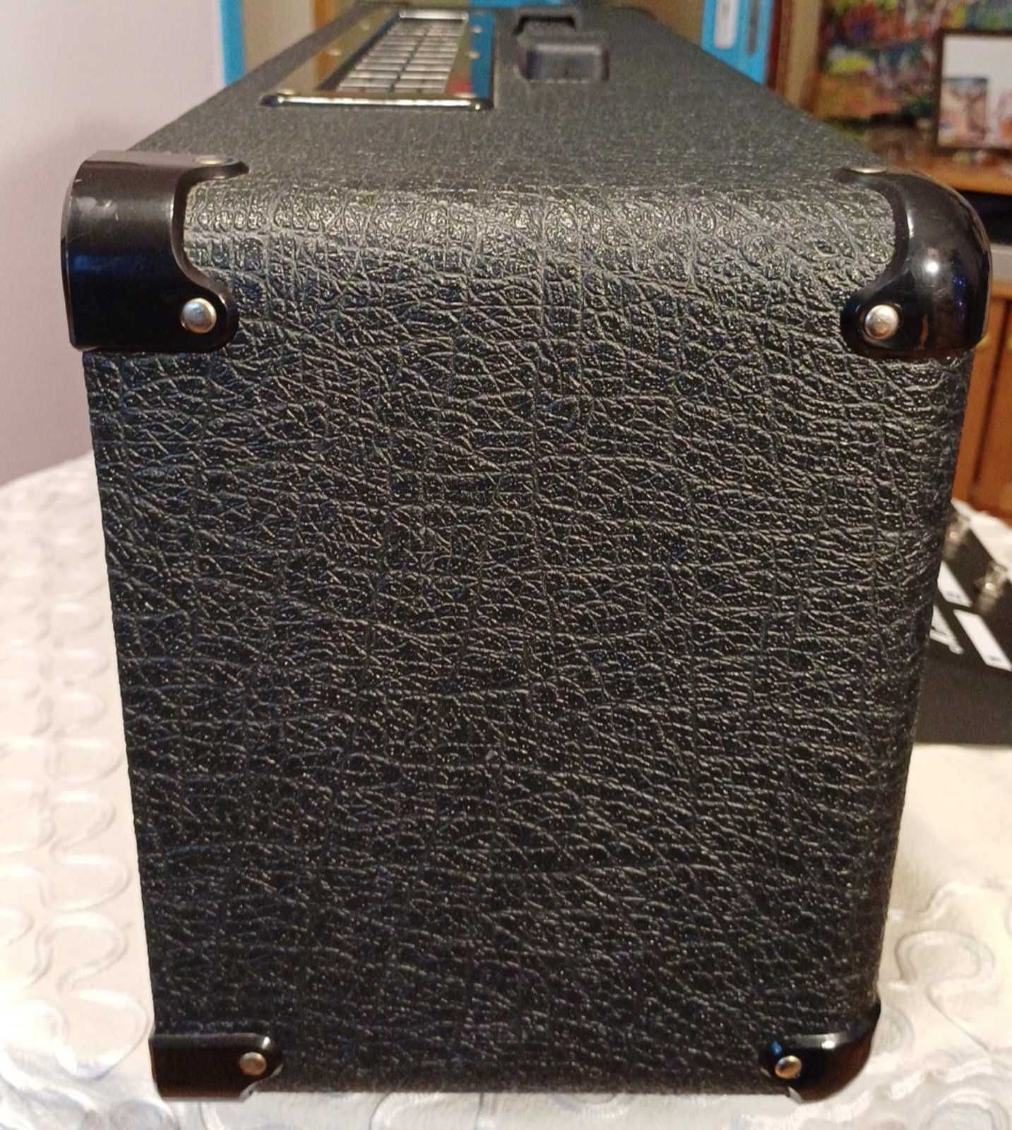 Продавам Marshall JVM 205H с оригинален фуутсуич