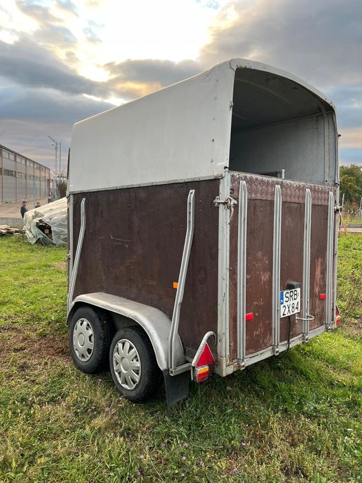 Remorca de cai/remorca transport animale vand