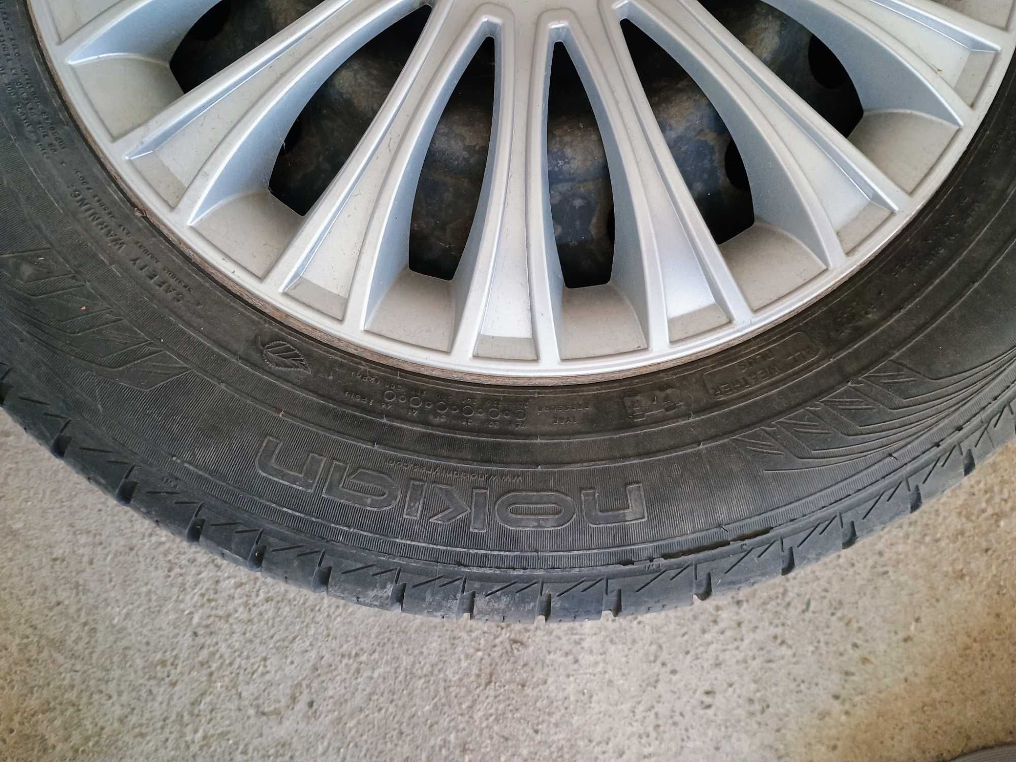 Гуми зимни 215/60 R16 със джанти