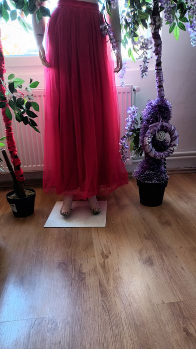 Vand fusta rosie de voal