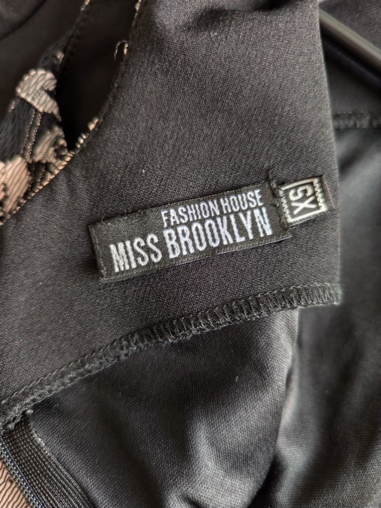 Рокля с дантела Miss Brooklyn