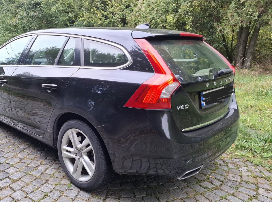 Волво V60 2.4 D6 Plug in hibryd Summum 283 к с