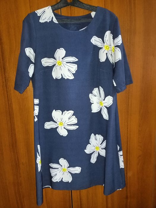 Продам женские платья
