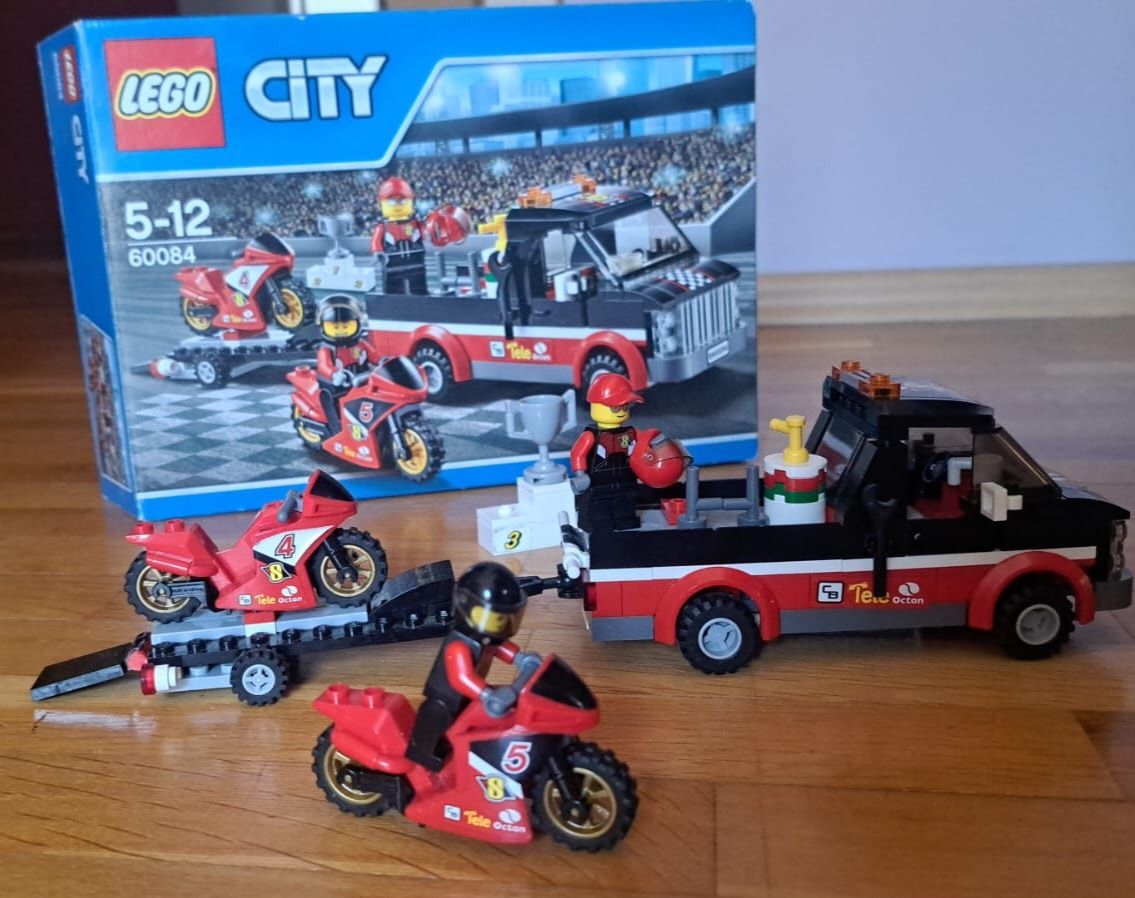 Vând  lego City  60084