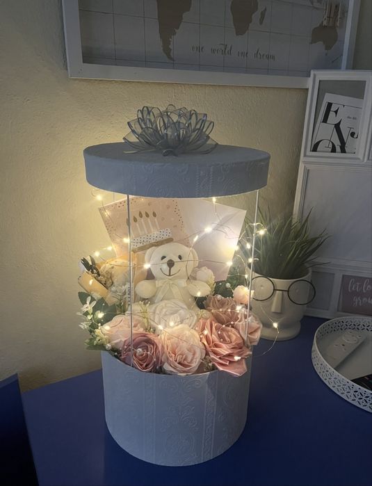 Ръчно изработени букети, кутии с рози за специални случаи