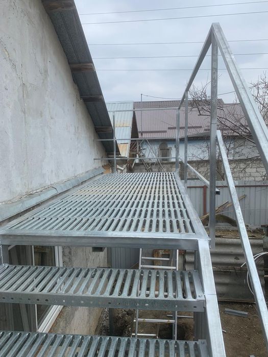 Scări metalice exterior pentru case , beciuri și incendiu ISU