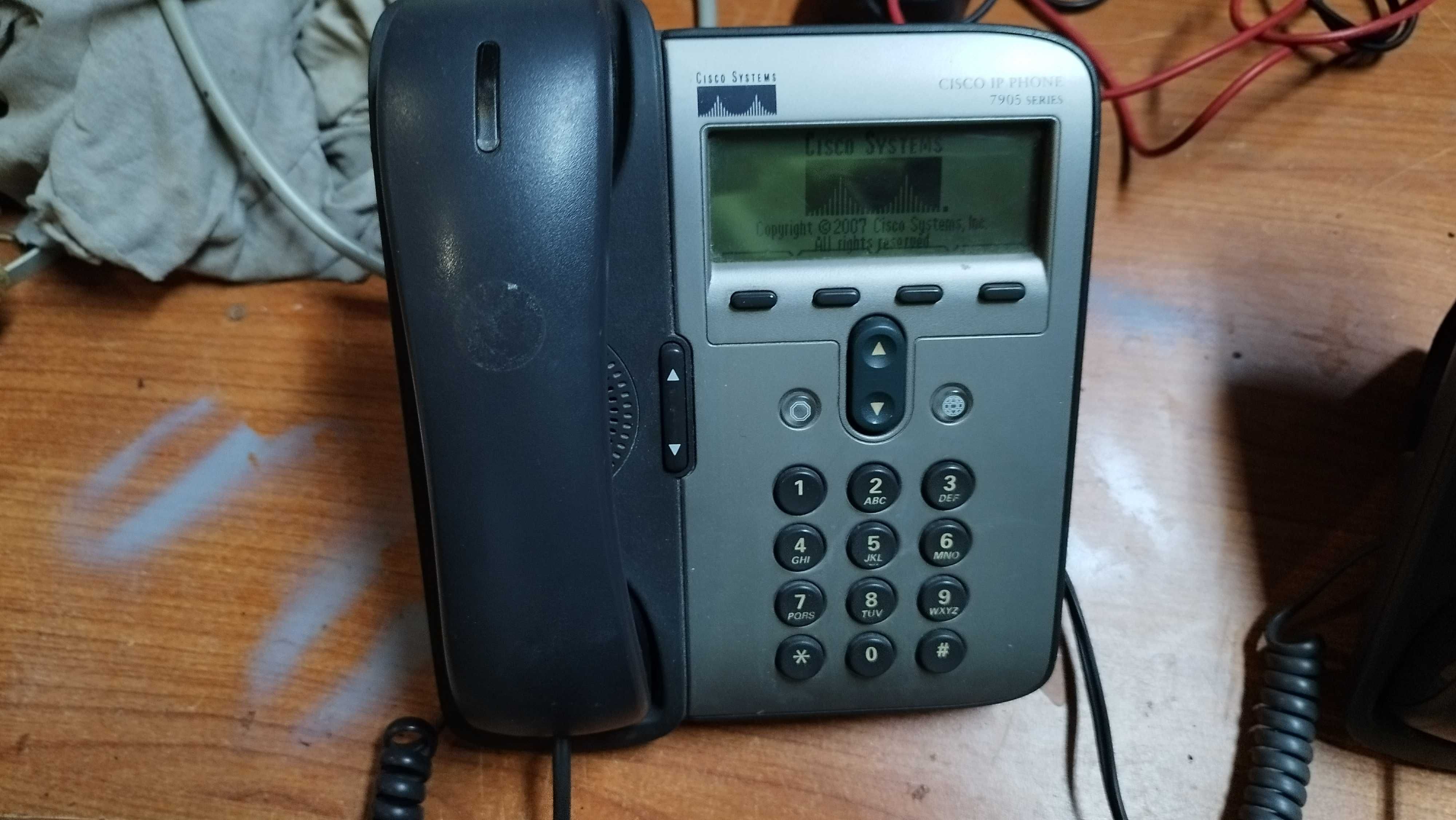 Cisco 7906 / 7911, VoIP телефон 192х64-pixel графичен LCD дисплей