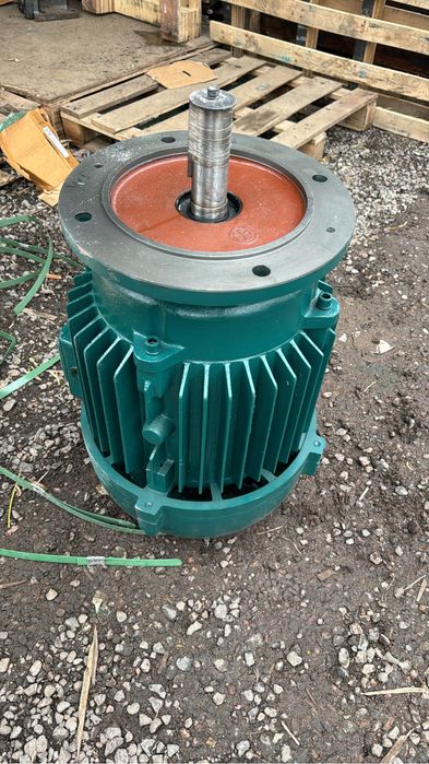 Электродвигатель с тормозом на 15 квт 1400 об/м БСУ цемент бетон