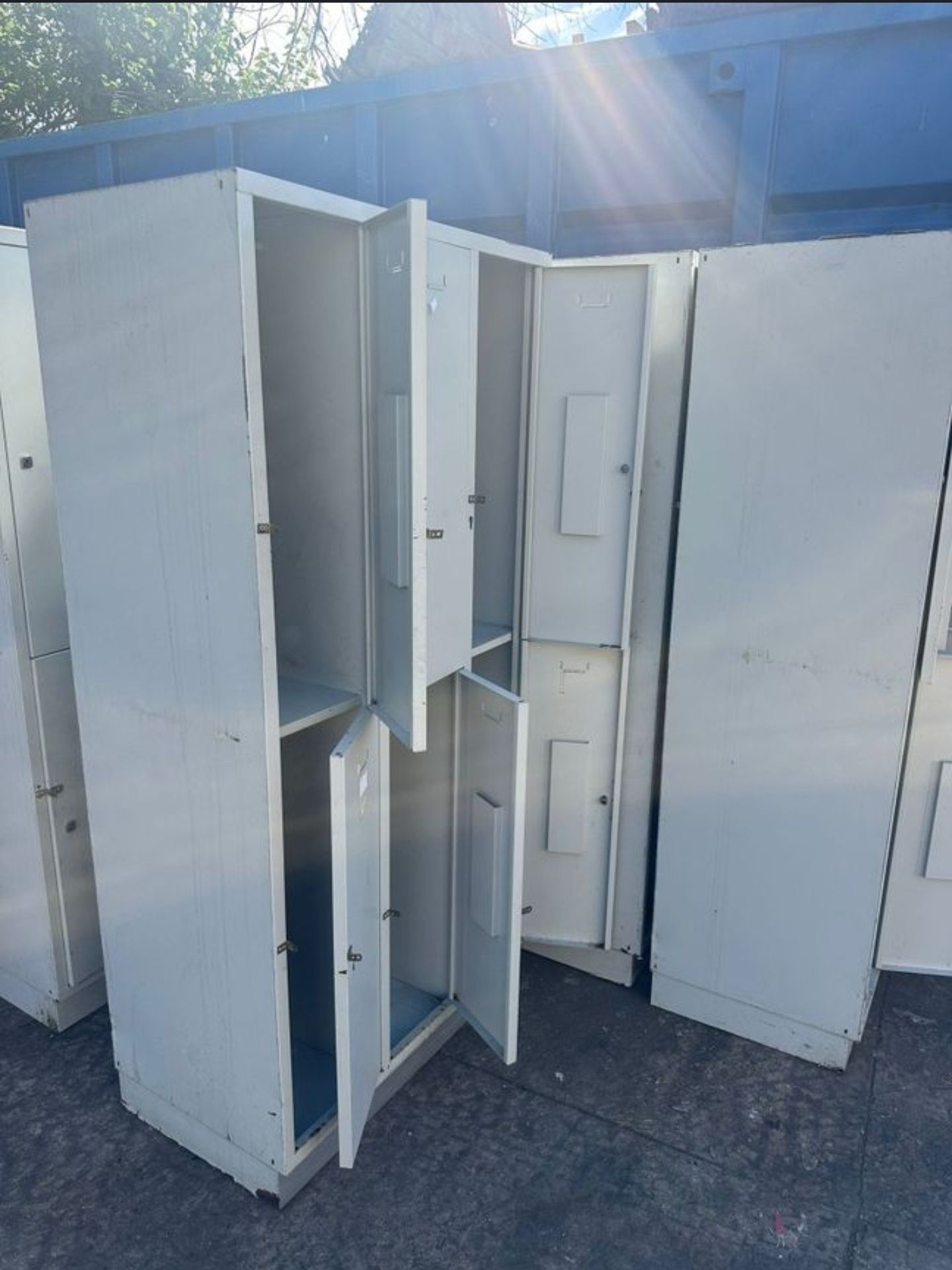 Vând vestiare fisete dimensiuni 1.80 ×90 × 50 pentru detalii supliment