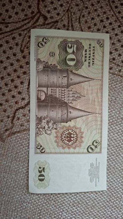 Vând 240 de marci in stare foarte bună.