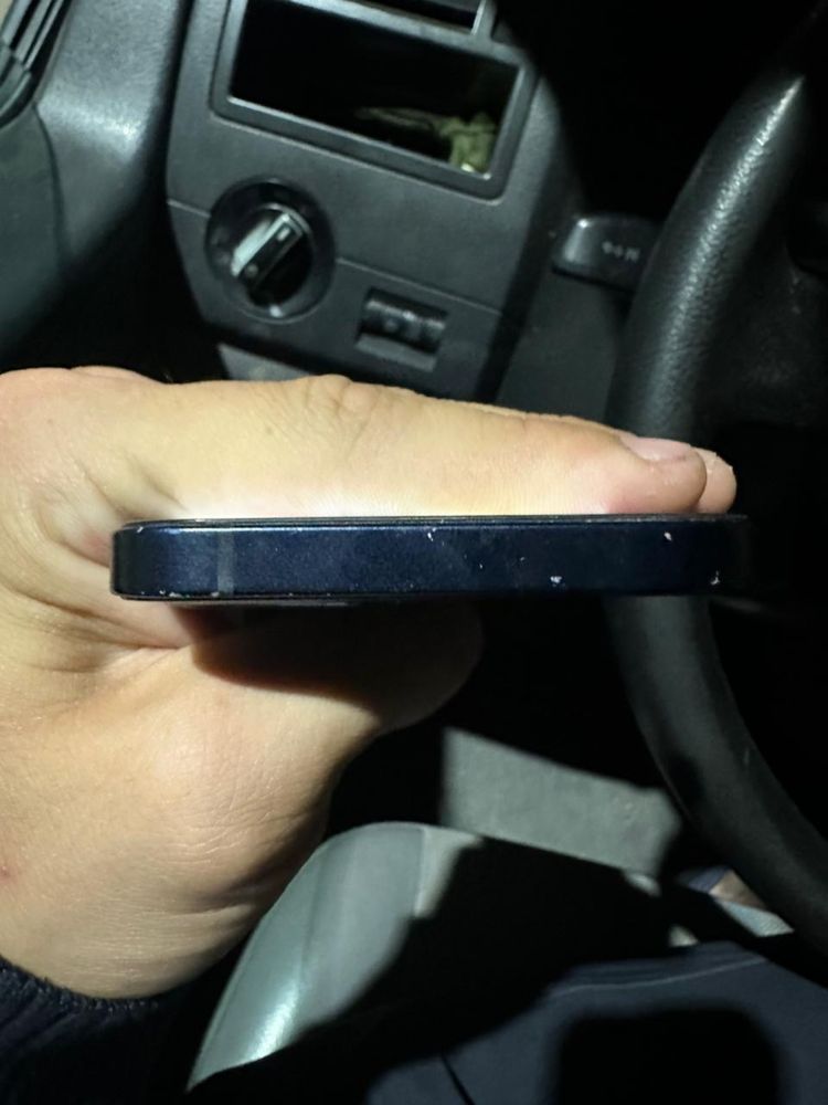 iPhone 12 прадается