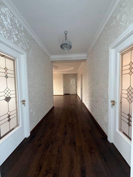 Уч кахрамон. Ховли сотилади 3 сотик 5 хона.