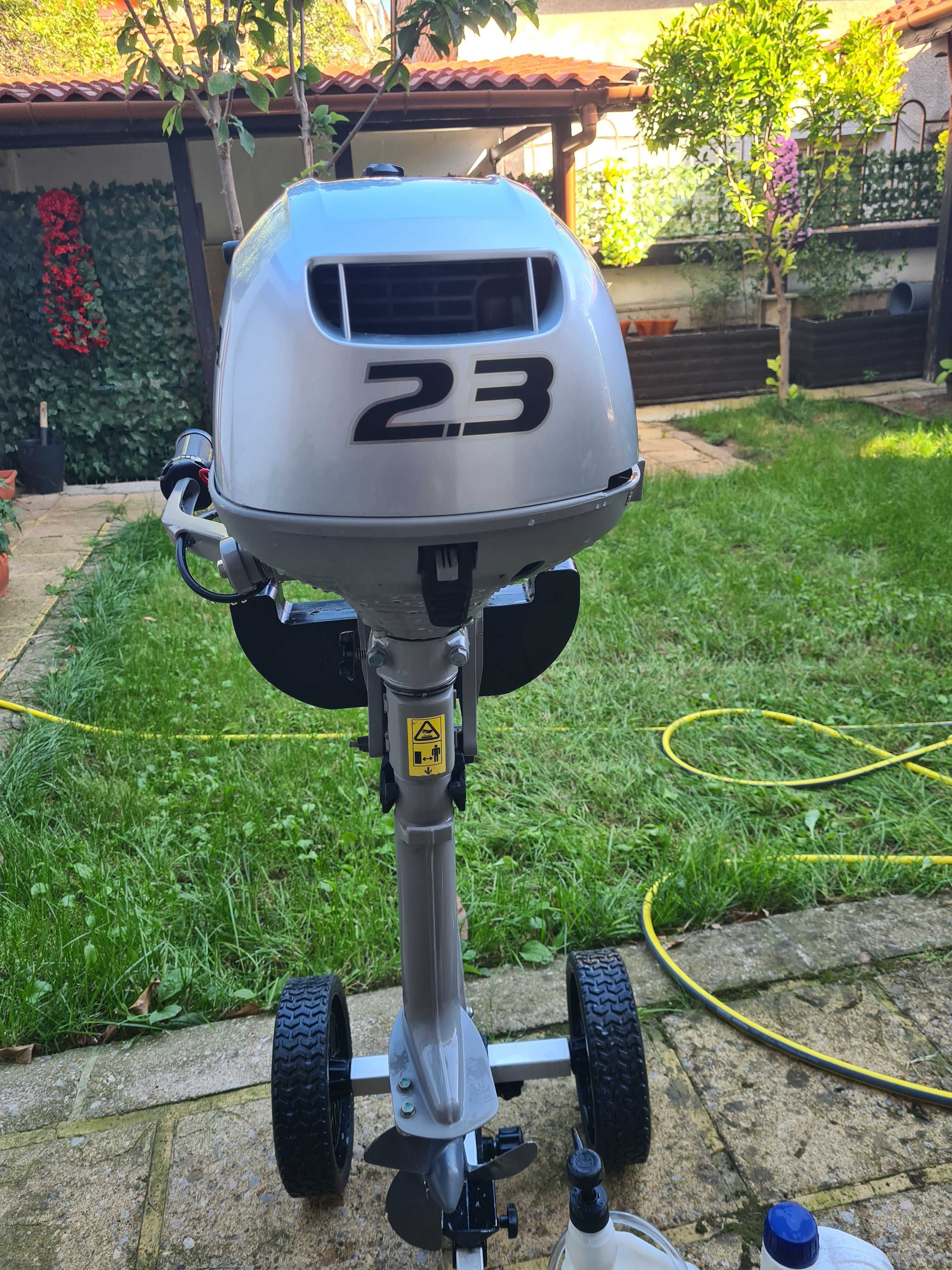 Продавам лодка HonWave T27IE3 и двигател Honda 2.3 к.с.
