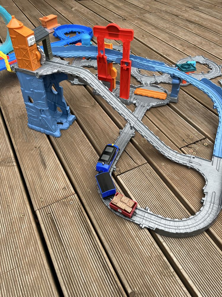 Circuit Thomas le train plus circuit Hotweels cu rechin