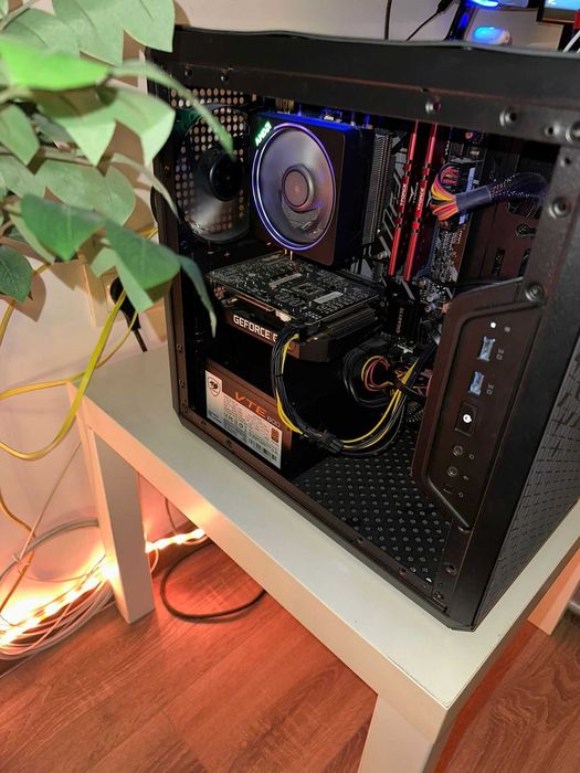 Геймърски компютър + монитор – Ryzen 5 5600X (нов) + AOC 144Hz монитор